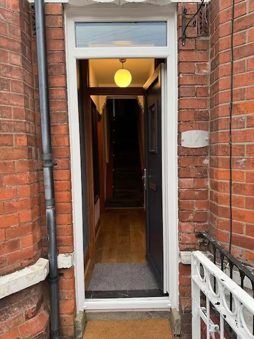 Stylish, Spacious And Central 4 Bedroom House Belfast 0*,