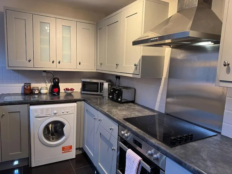 Stylish, Spacious And Central 4 Bedroom House Belfast