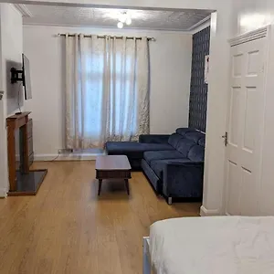home-in-east-london-redbridge.brighton-hotels-england.com/