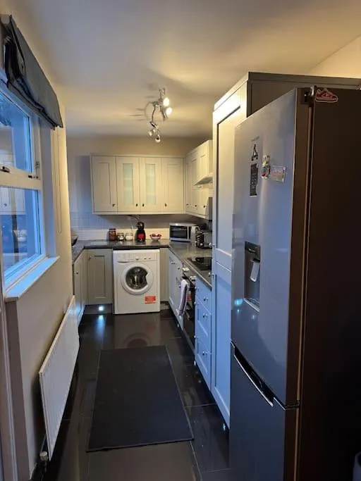 Stylish, Spacious And Central 4 Bedroom House Belfast