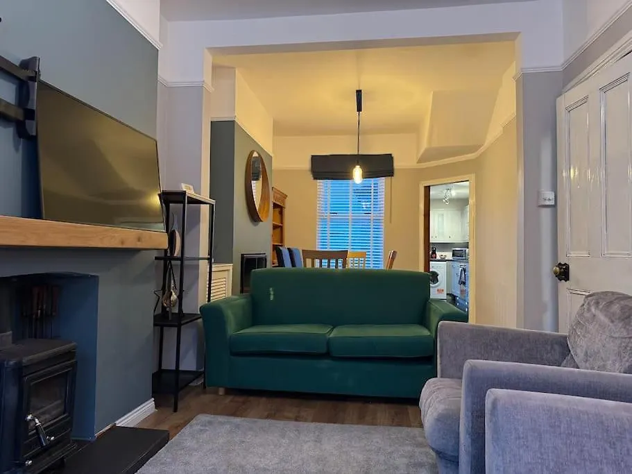 Stylish, Spacious And Central 4 Bedroom House location