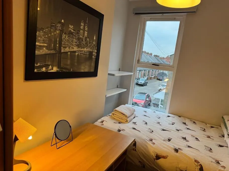 Stylish, Spacious And Central 4 Bedroom House Belfast 0*,  Velká Británie